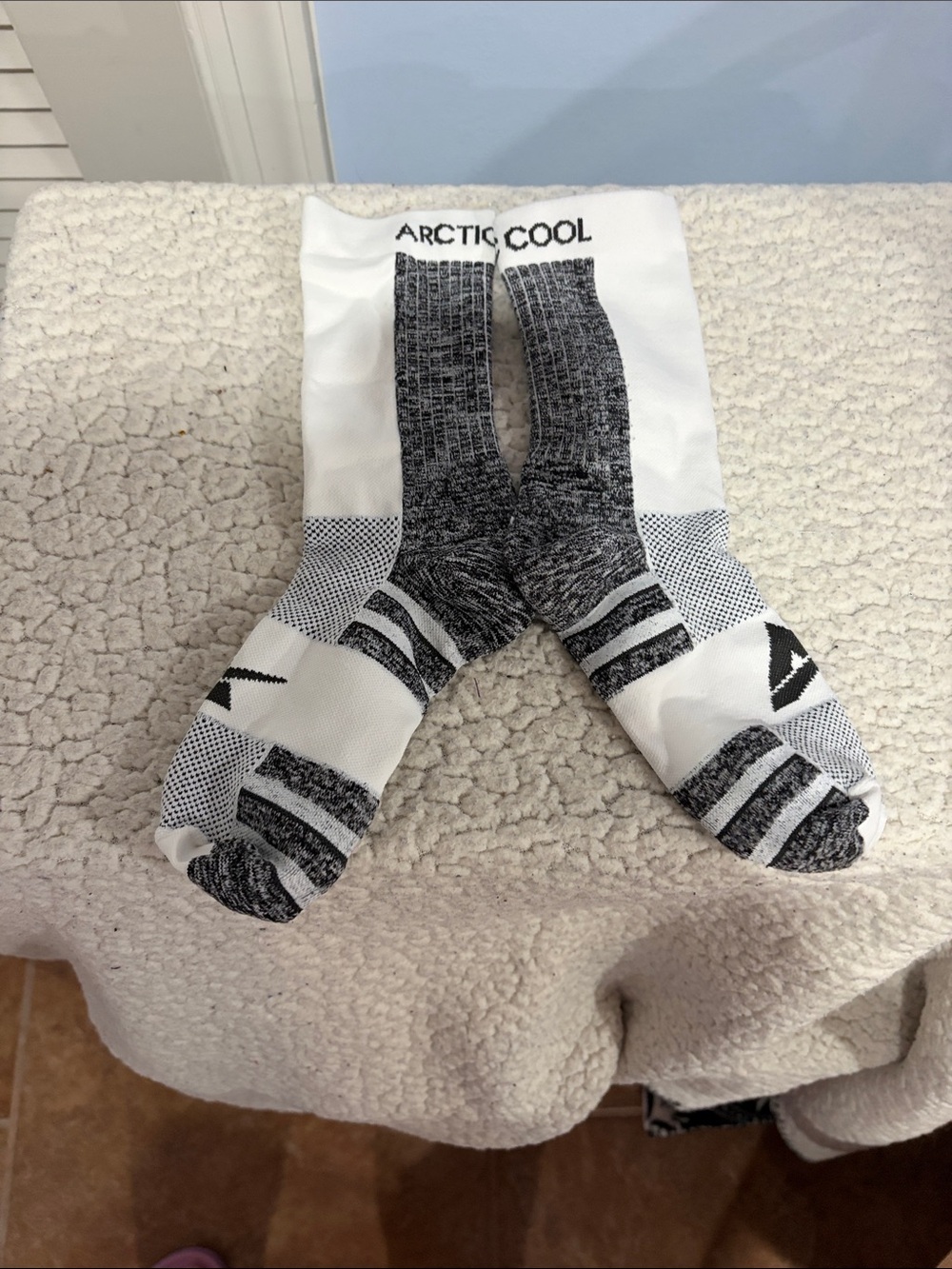 Women’s White & Gray Performance Crew Socks